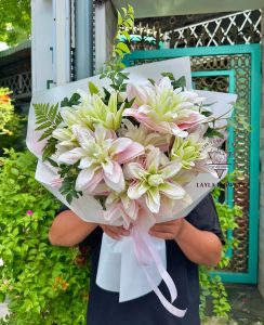 Bó hoa lily